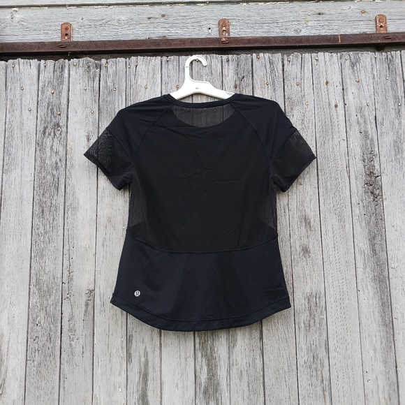 Lululemon Home Stretch Black Short Sleeve Mesh Back Athletic Top Womens Sz 2 - Picture 6 of 6